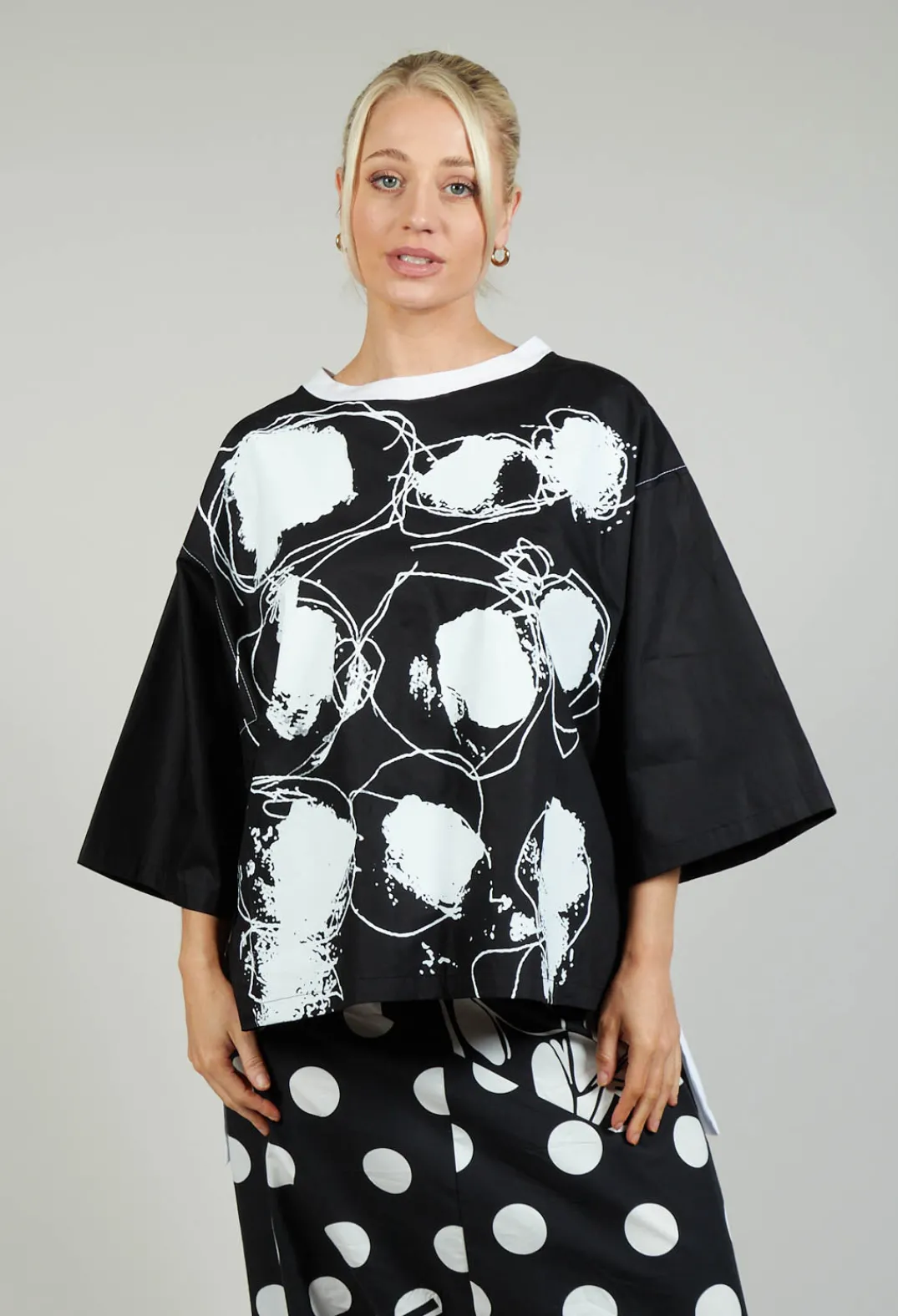 Bize Tops^Printwork Bracelet Sleeve T-shirt in Original Black