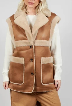 Urban Code Jackets^Reversible Gillet with Contrasting Faux Fur and Suede in Camel and Cream