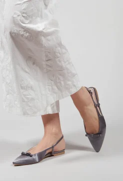 Beatrice B Flats^Sandal with Little Bow in Pearl Grey