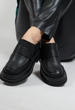 Malloni Flats^Scarpa Fuco Shoes in Nero