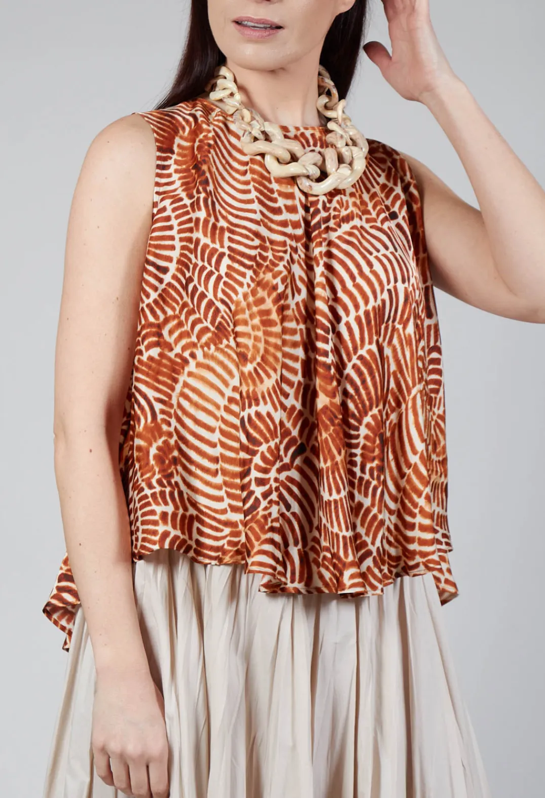 Sfizio Tops^Sleeveless Blouse in Shell Print