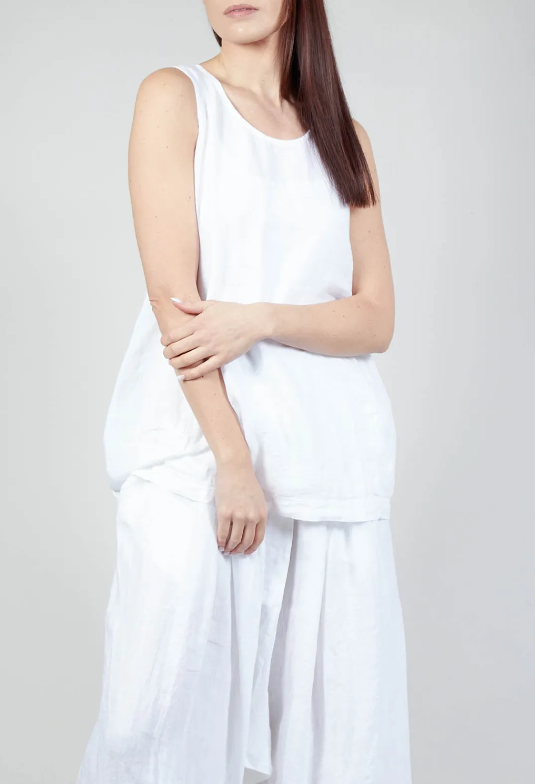 Rundholz Black Label Tops^Sleeveless Linen Top in White