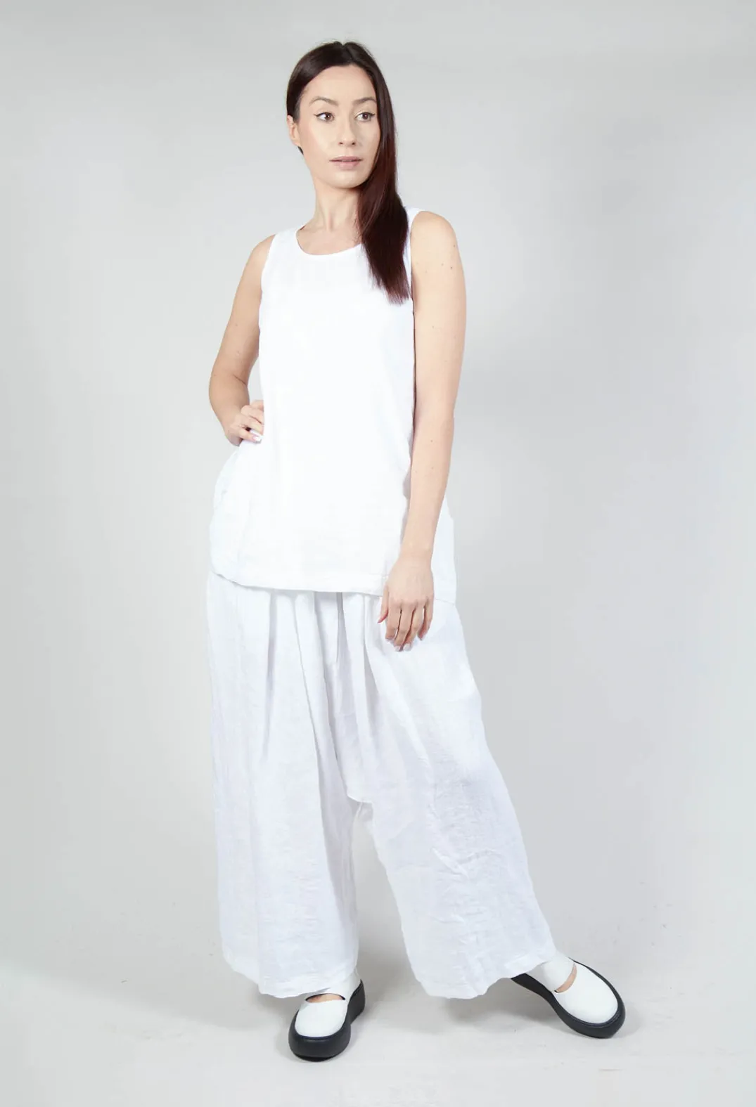 Rundholz Black Label Tops^Sleeveless Linen Top in White