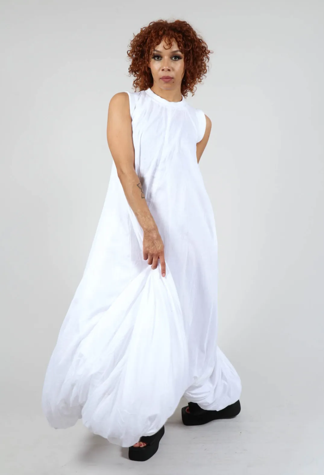 Bread and Butter Dresses^Sleeveless Maxi dress in White
