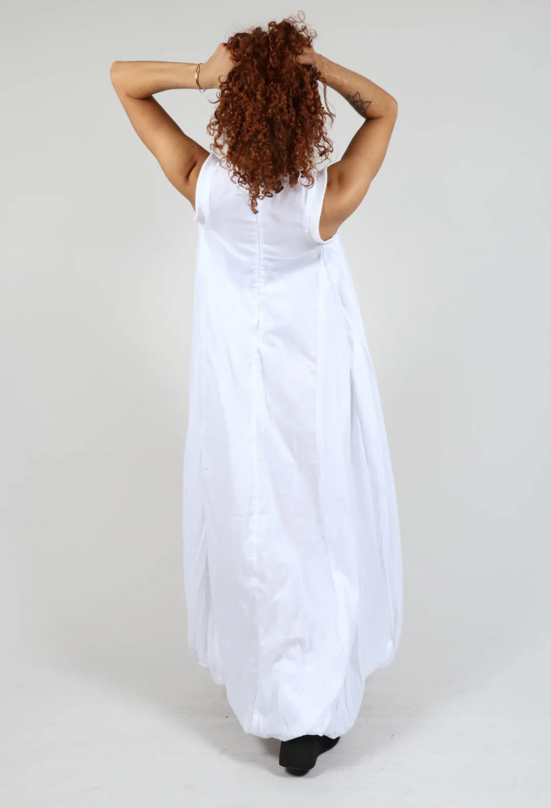 Bread and Butter Dresses^Sleeveless Maxi dress in White