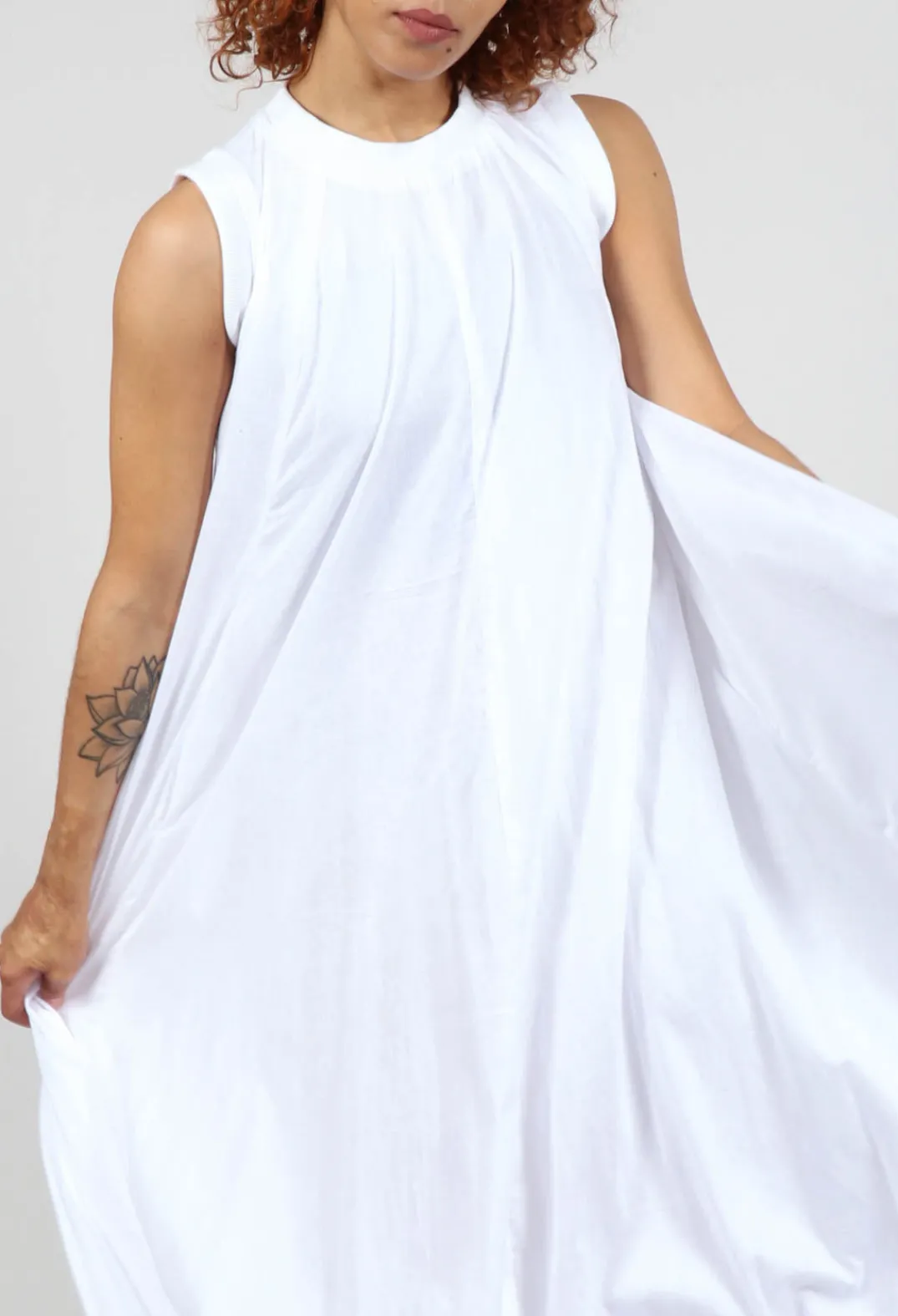 Bread and Butter Dresses^Sleeveless Maxi dress in White
