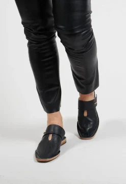Malloni Flats^Slip On Shoes in Nero