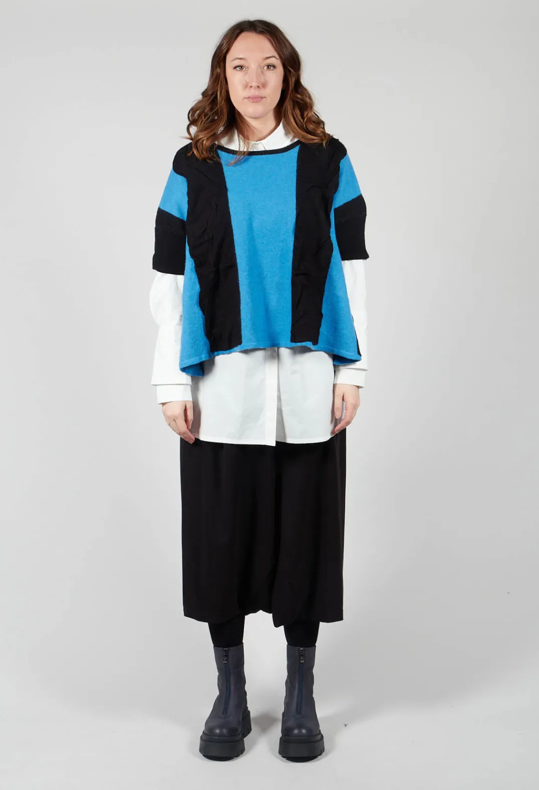 Moyuru Knitwear^Striped Knitted Top in Black / Blue
