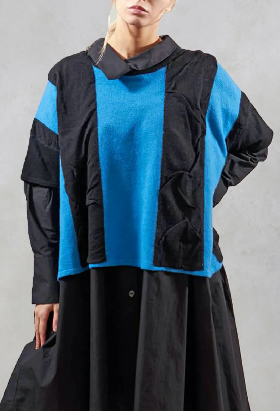 Moyuru Knitwear^Striped Knitted Top in Black / Blue