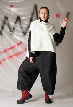 Moyuru Shirts & Blouses^Subtle Stripe Shirt in Black