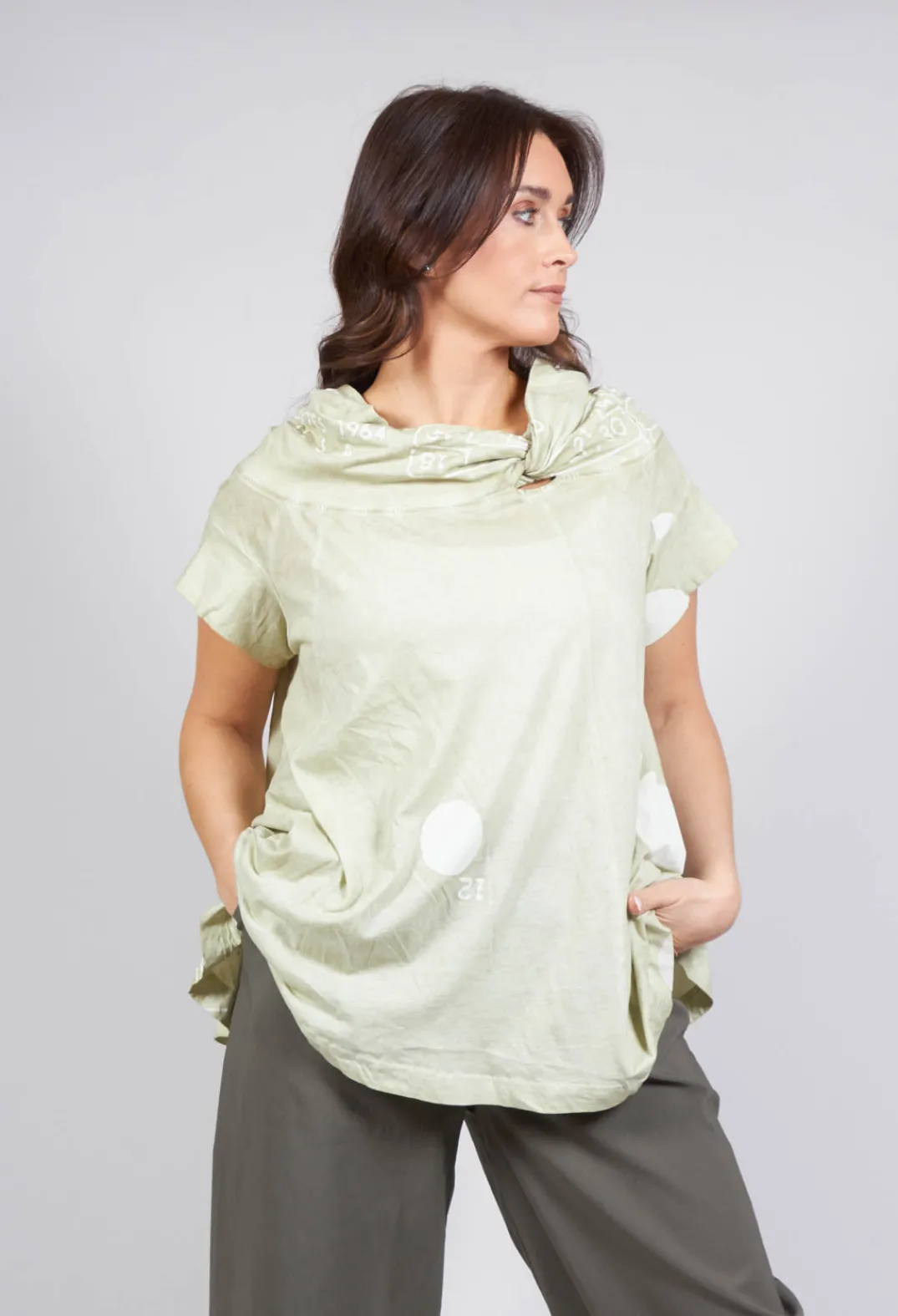 Rundholz Black Label T-shirts^T-Shirt with Twist Detail Neckline in Pearl Dot