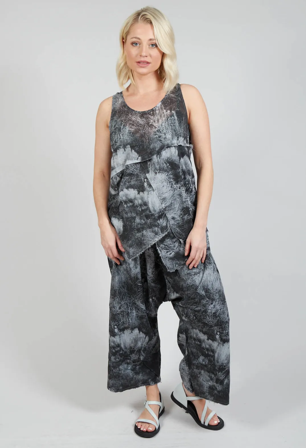 Pal Offner Tops^Vest Top with Raw Edges in Steppe Black