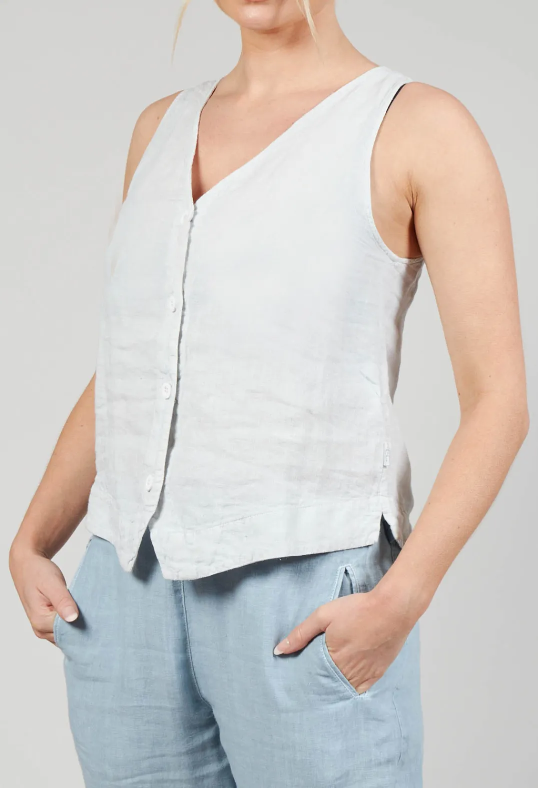 Elemente Clemente Tops^Vest Yune in Greige