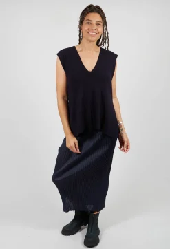 Mei Meij Jumpers^V-Neck Knitted Vest in Nero