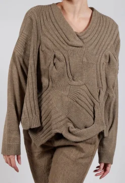 Rundholz Mainline Jumpers^V-Neck Ribbed Jumper in Camel Mel