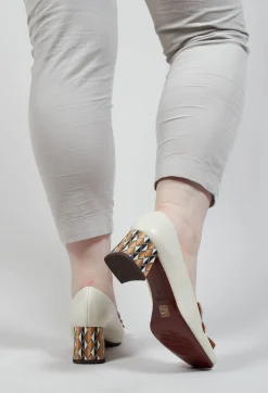 Chie Mihara Boots^Vuolin Heel in Cluero White and Brown