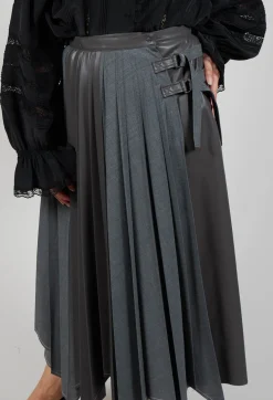 Sfizio Skirts^Wrap Pleated Skirt in Dark Grey